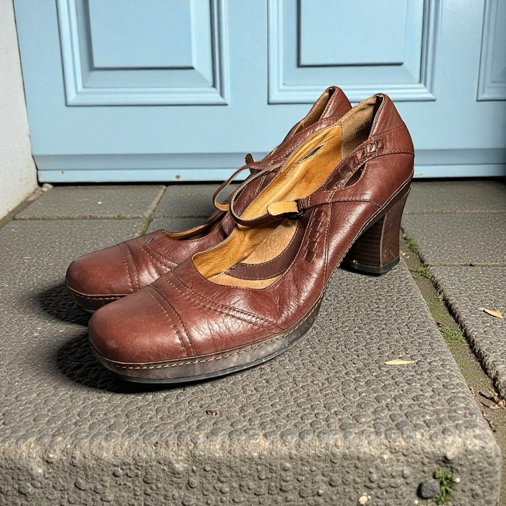 Clarks Artisan Leather Mary Jane Heels